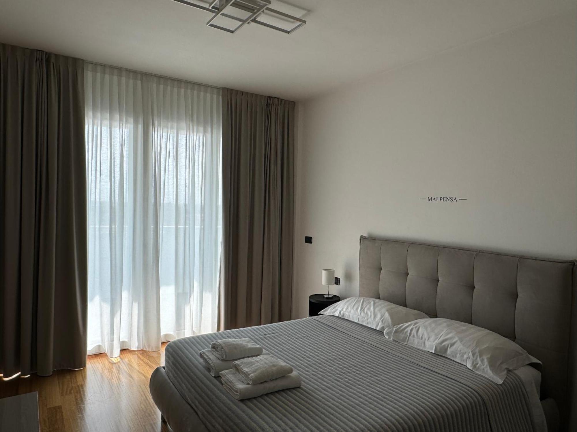 White Malpensa Gallarate Exteriör bild